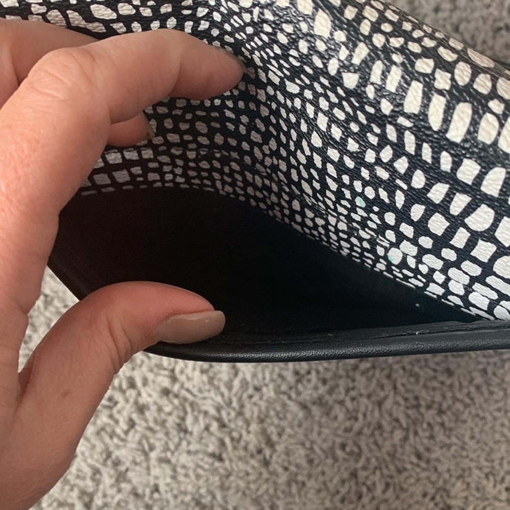 Vera Bradley Crossbody - Picture 9 of 16